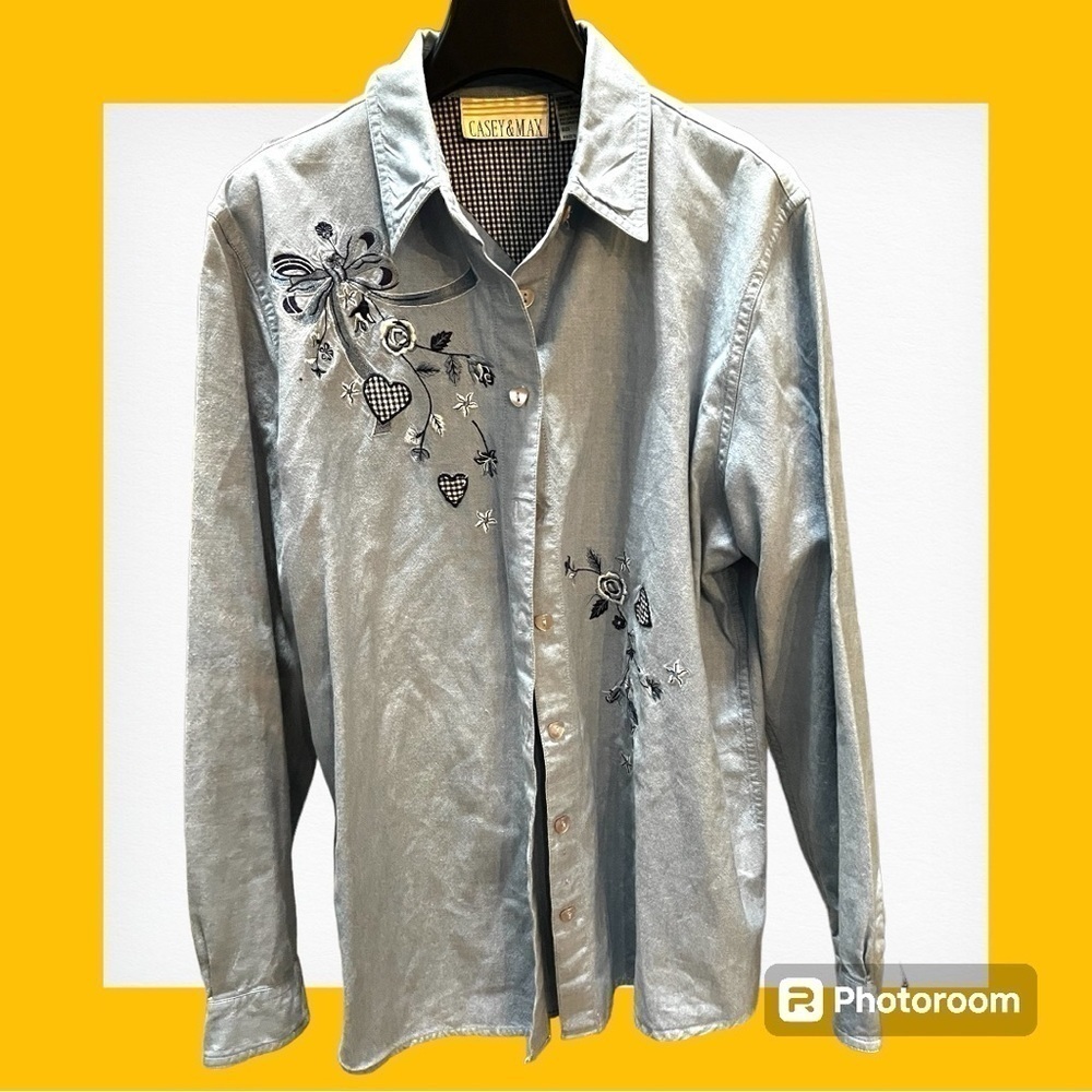 Casey & Max Denim Chambray Button Up Large